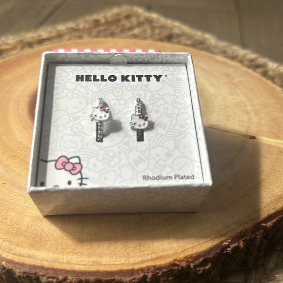 Hello Kitty Earrings - Picture 5 of 8